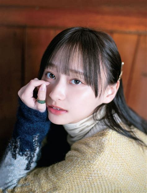 影山優佳 四つん這い|影山優佳（日向坂46）、ヌーディーカラーのランジェリーで「実。